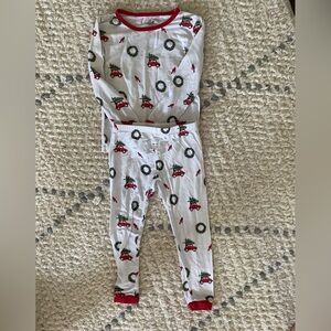Kyte Baby long sleeve pajamas in Wreath size 2T